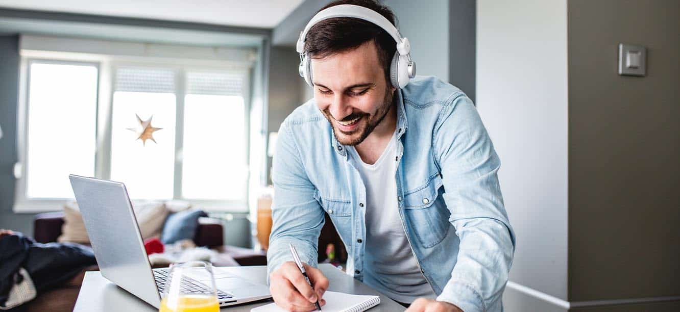 Young creative professional looking for creative jobs in San Diego